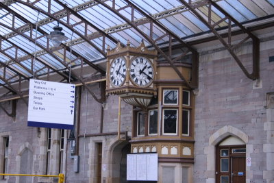 Perth Platform 7 Clock