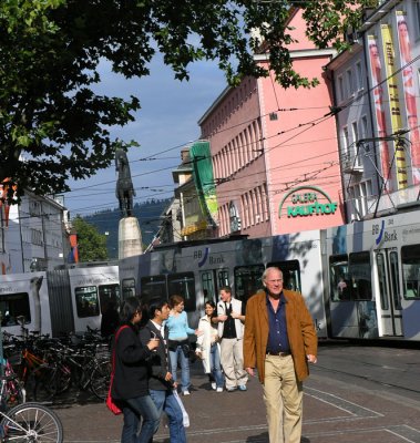 kaiserjosefstrsse and trams .jpg