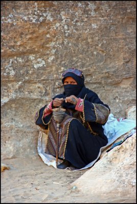 Bedouin woman webing