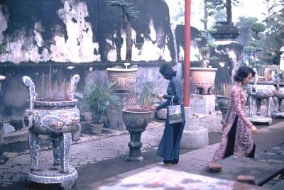 83 Scene at Tomb.jpg
