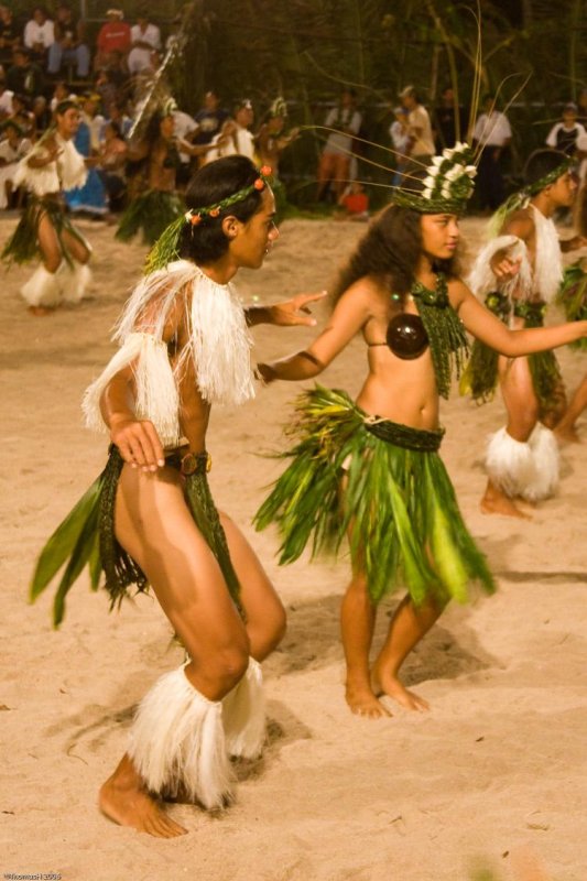 0893 Dancing Tahitians
