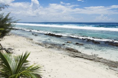 0642 Shoreline with Raiatea and Taha'a as a backdrop