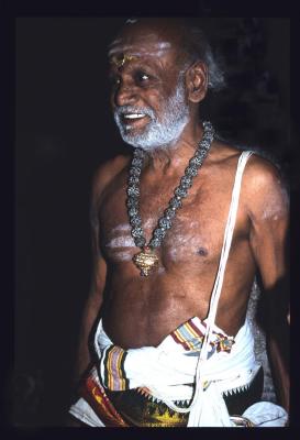 g3/05/384205/3/56584646.Konchipurim.Hindu.Priest.jpg