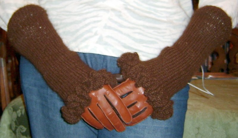 Ruffled Alpaca Fingerless Gloves