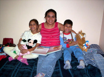 Alejandra, tia Leslie y David