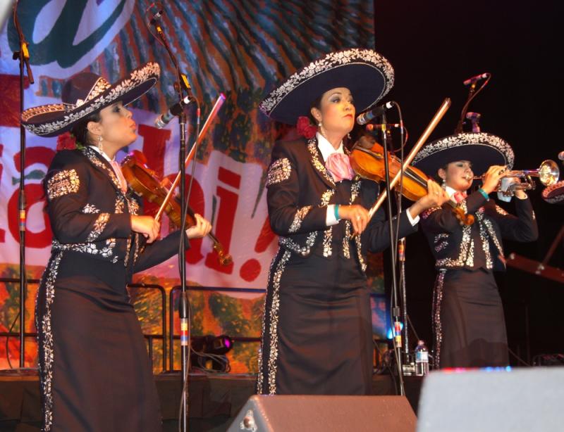 Mariachi Mujer 2000-005.jpg