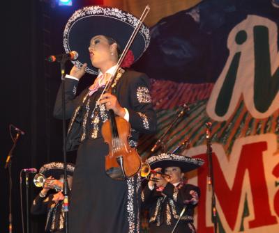 Mariachi Mujer 2000-013.jpg