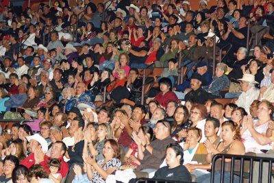 Mariachi Fans 2008-11.jpg