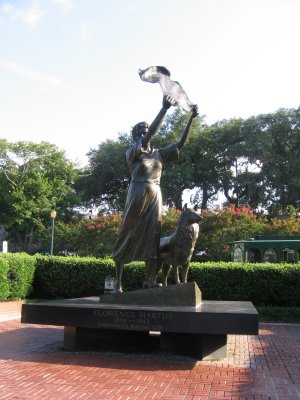 Waving Girl Statue.jpg