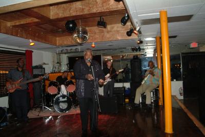 g3/05/549705/3/57320621.Anothershotofthestage.jpg