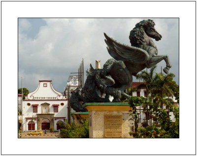 Los Pegasos and Teatro Colon