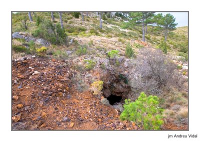 Serra de l'Esquetxe. Les mines de ferro. /Rossell - La Pobla de Benifass.