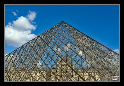 Piramide de Pe, entrada al museu del Louvre