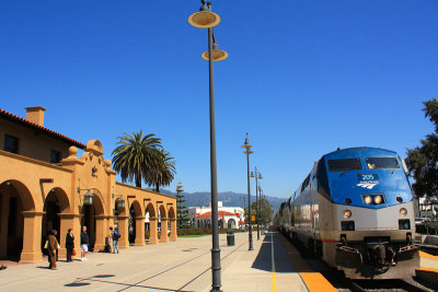Coast Starlight Amtrak arrives at Santa Barbara