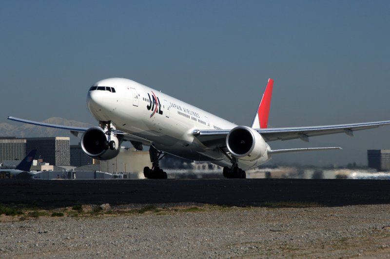 JAPAN AIR LINES BOEING 777 300ER LAX RF IMG_3258 .jpg