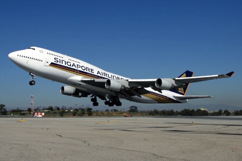 SINGAPORE AIRLINES BOEING 747 400 LAX RF IMG_3374.jpg