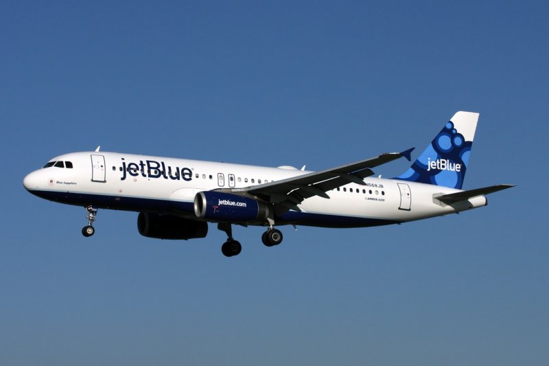 JET BLUE AIRBUS A320 LGB RF IMG_0872.jpg