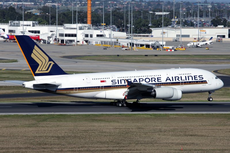 SINGAPORE AIRLINES AIRBUS A380 MEL RF IMG_1513.jpg