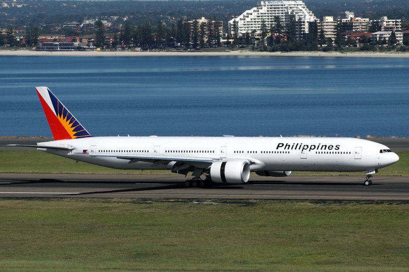 PHILIPPINES BOEING 777 300ER SYD RF IMG_4110.jpg