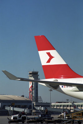 AUSTRIAN AIRBUS A340 BJS RF 1415 10.jpg