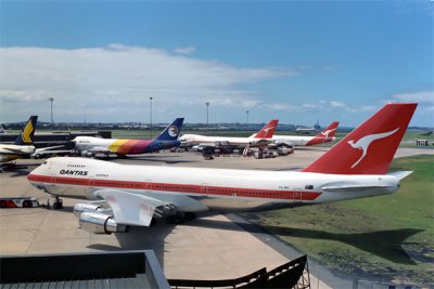 QANTAS BOEING 747 200 SYD RF 175 30.jpg