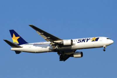 SKYMARK BOEING 767 300 HND RF IMG_5692.jpg