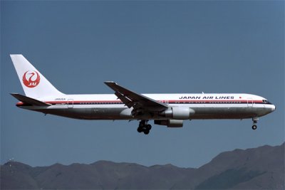 JAPAN AIRLINES BOEING 767 300 HKG RF 255 2.jpg