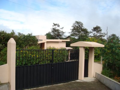 Las Gralarias Guest House, entry