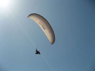 para glider over the beach