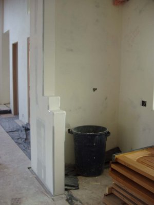 another view of the 'short' kitchen wall
