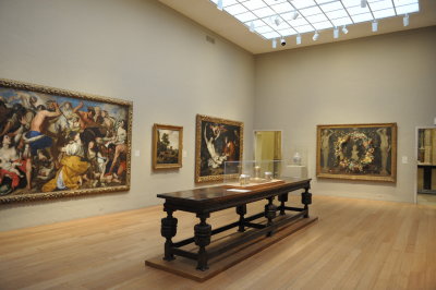 The same in the room. A superb trompe-l'oeil.