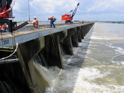 The Lifting of the First Needle Officially Opens the Spillway - 2008