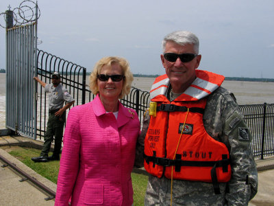 Commander of the U. S. Army Corps of Engineers Inspects Spillway
