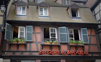 Les Cafes Au Bonheure