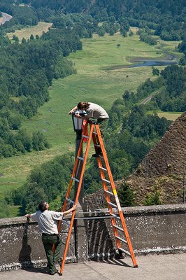 How Many Oregon State Parks Employees Does It Take To Change A Lightbulb? -- Two Images