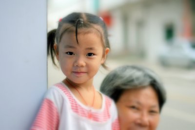 a child with mother, pun yu