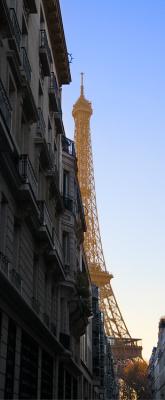 La Tour Eiffel vue de l'avenue Rapp