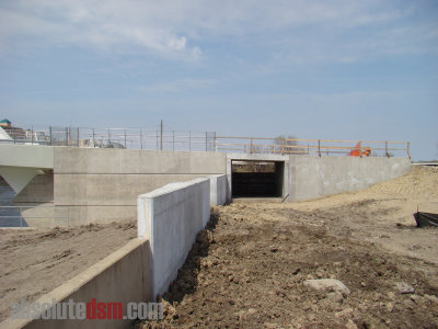 apr_2010_riverwalk3.jpg