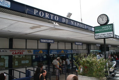 it is 40 minutes by boat from Naples to Capri