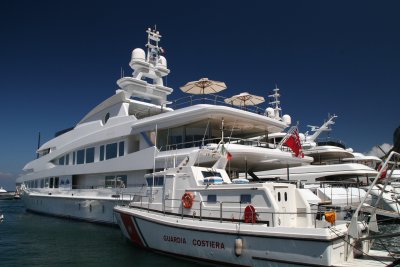 many nice yachts