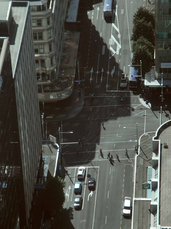 Intersection Queen-Victoria St.jpg