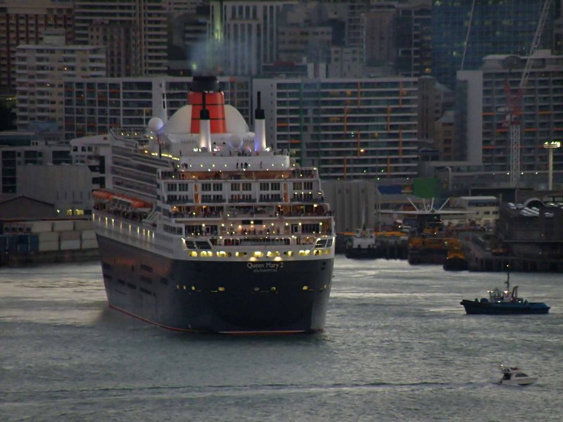Queen Mary 2-13.jpg