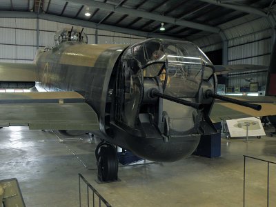 Avro Lancaster 5.jpg