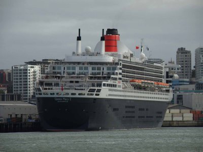 Queen Mary 2-12.jpg