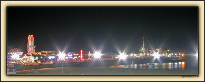 Scrolling The Santa Monica Pier - Put Your Shades On And Grab The Scroll-Bar