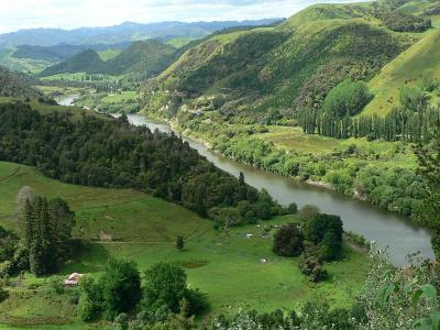 g3/07/383707/3/55921335.652RivervalleynearWanganui.jpg