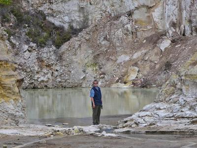 g3/07/383707/3/55921342.767Loryatrockpool.jpg