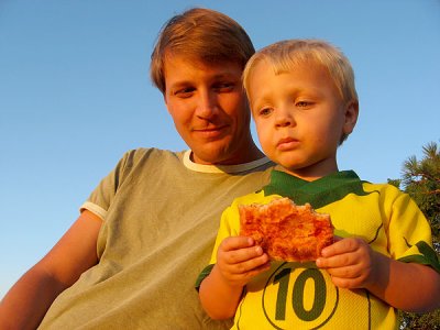 Daddy and Simon and pizza
