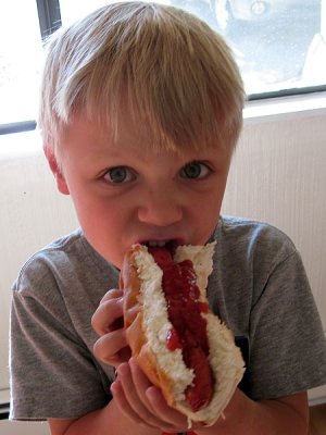 Have some hot dog with your ketchup, Si.