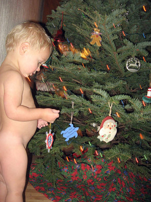 He can even decorate naked